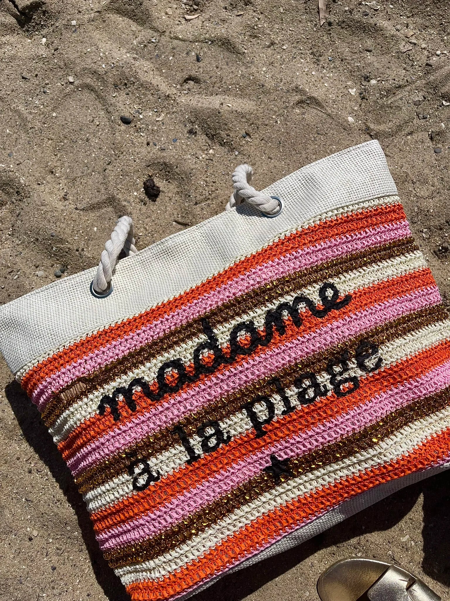 Borsa da Spiaggia "Madame à la Plage" — Grande Borsa Estiva Bohémien con Ricami e Frange Dorate ☀️