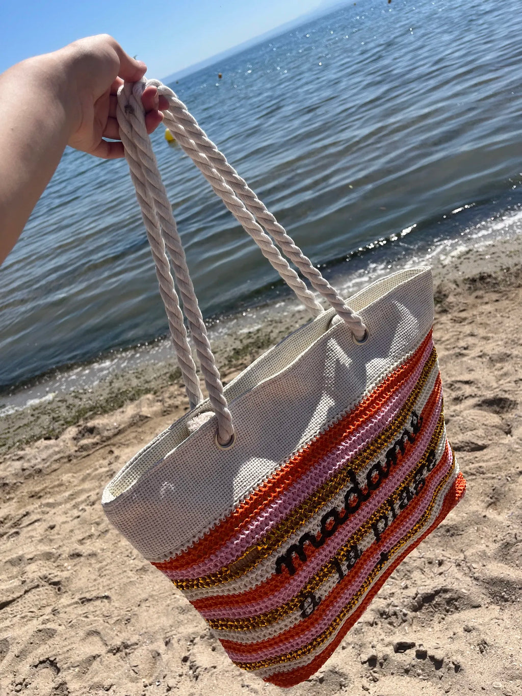 Borsa da Spiaggia "Madame à la Plage" — Grande Borsa Estiva Bohémien con Ricami e Frange Dorate ☀️